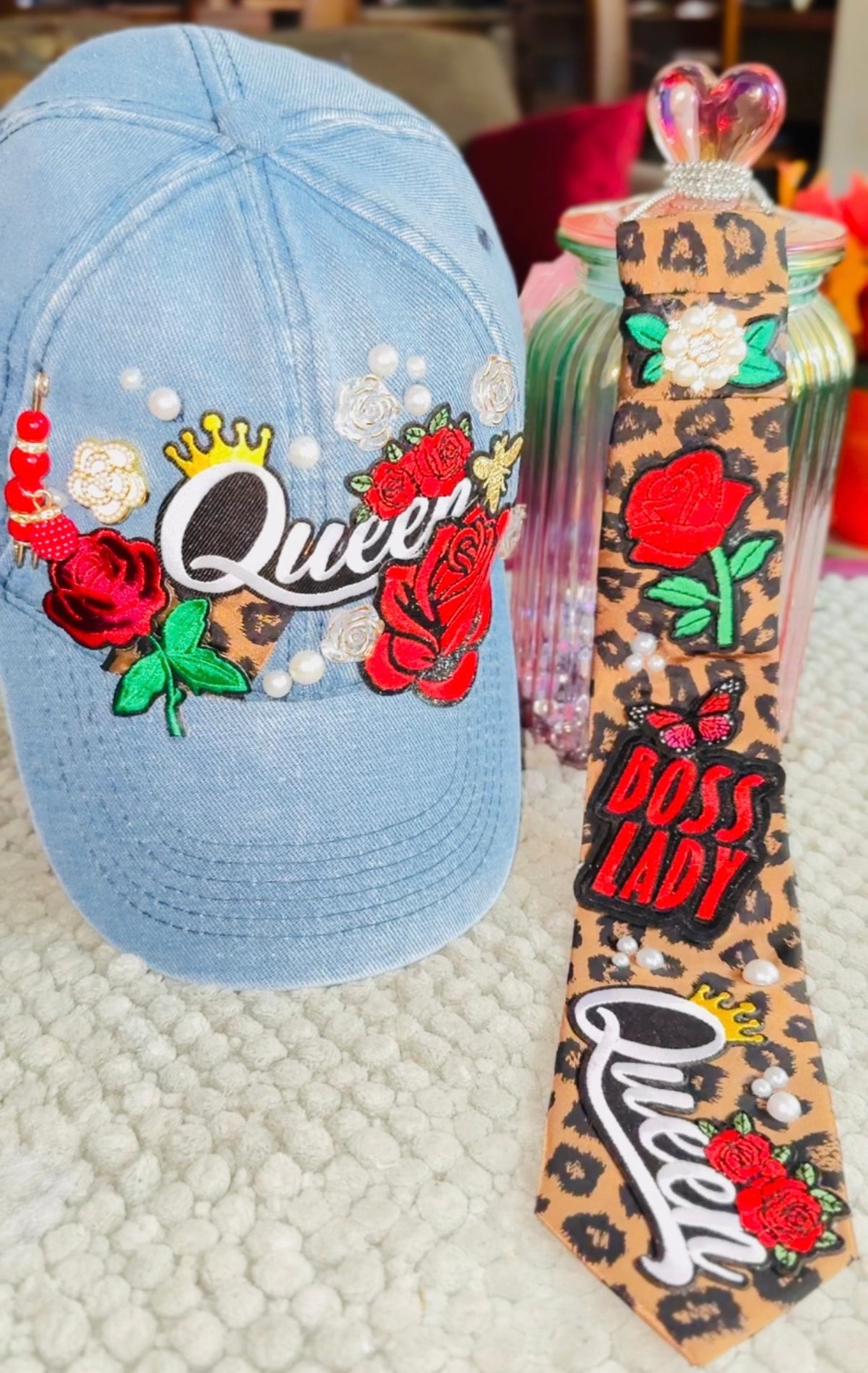 Wildly Royal Junk Jewely Hat/Tie Set