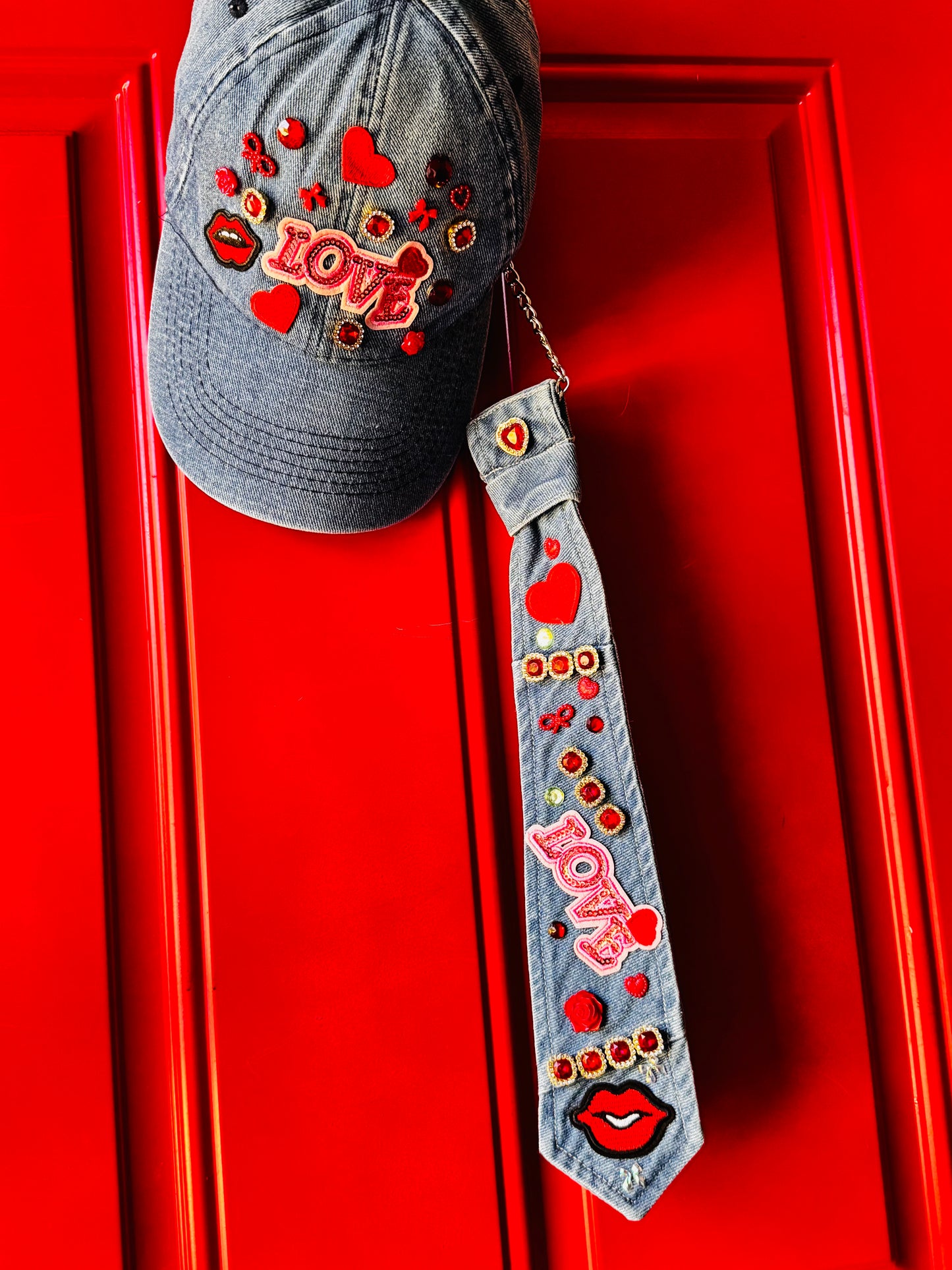 All the Hearts Stay - Junk Jewel Tie Necklace and Hat Set